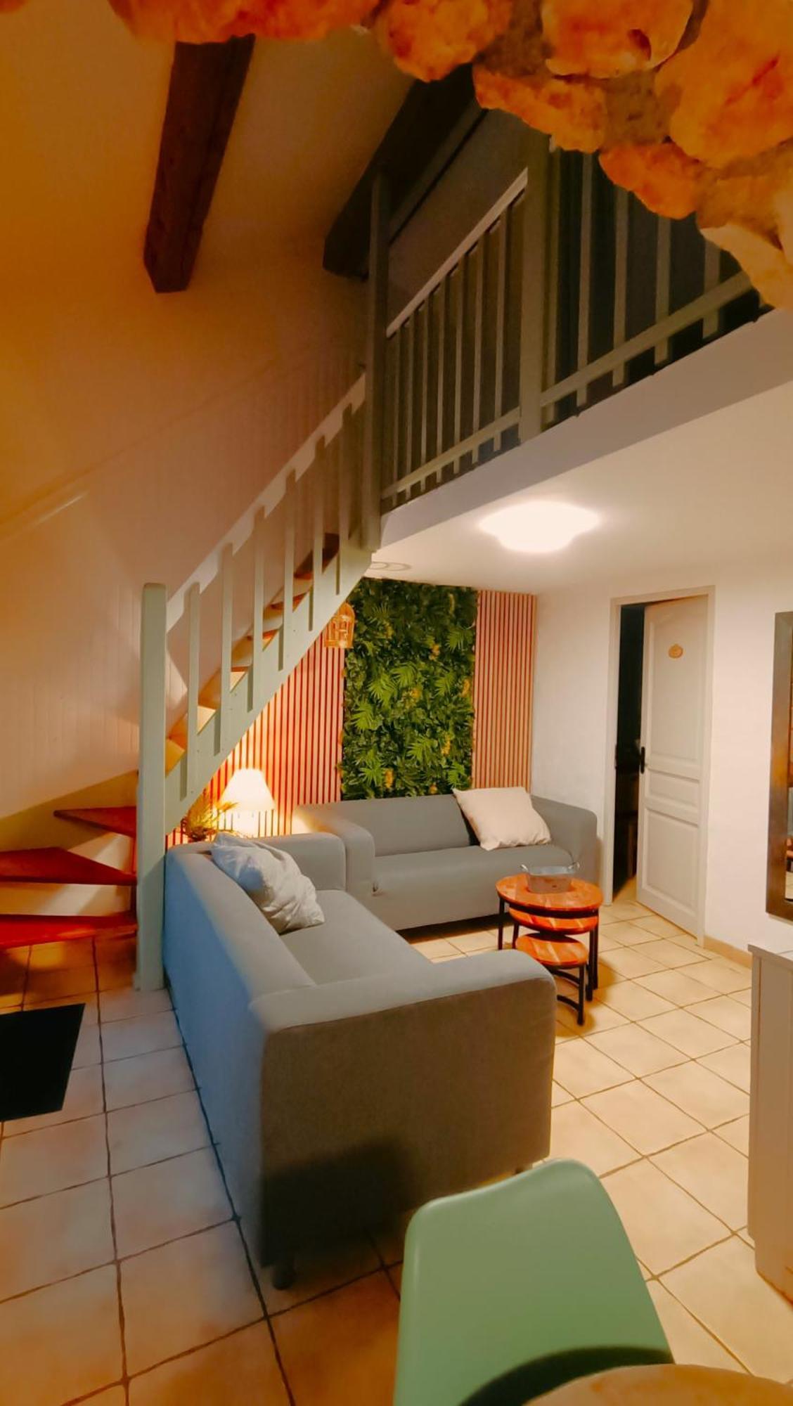 La Rose Des Vents & Spa - Gite La Parenthese Néoules Esterno foto